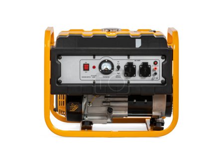 Téléchargez les photos : Générateur électrique portable isolé sur blanc pour l'énergie de secours. Photo de haute qualité - en image libre de droit