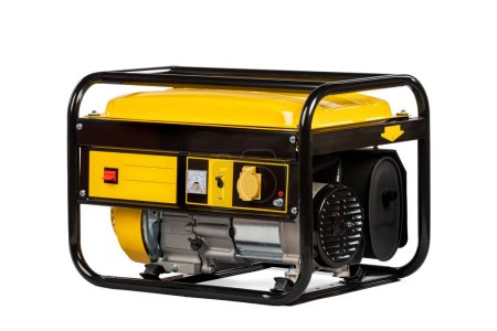 Generador de gas eléctrico portátil amarillo y negro aislado en blanco para obtener energía de respaldo. Foto de alta calidad