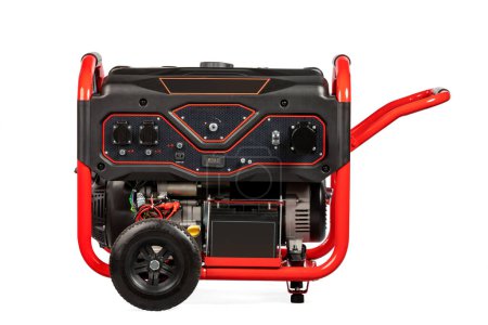 Foto de Generador de gas eléctrico portátil rojo y negro aislado en blanco para obtener energía de respaldo. Foto de alta calidad - Imagen libre de derechos