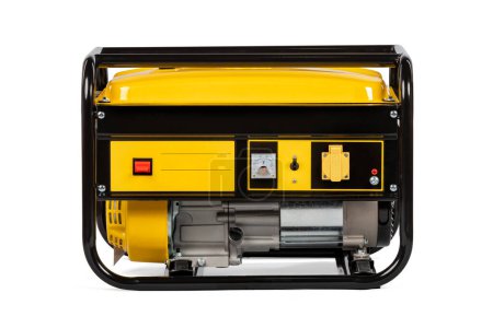 Gelber und schwarzer tragbarer elektrischer Gasgenerator isoliert auf weiß für Backup-Energie. Hochwertiges Foto