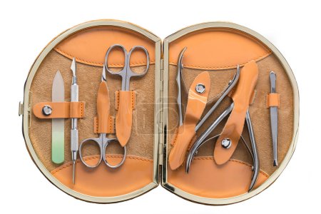 Foto de Conjunto de instrumentos y herramientas de manicura de acero en estuche de cuero naranja aislado sobre fondo blanco. - Imagen libre de derechos