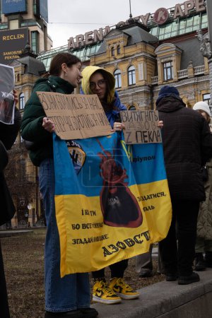 Photo for Kyiv, Ukraine - February 4, 2024. Relatives and friends with placards gathered in the center on Khreshchatyk to honor the fighters of "Azovstal", who have been in russian captivity for almost two years. everyone is waiting for their return - Royalty Free Image