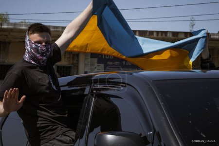 Téléchargez les photos : Kiev (Ukraine), le 28 avril 2024. Les défenseurs ukrainiens de l'horizon de Mariupol sont en captivité russe pour le troisième printemps. les gens descendent dans les rues tous les dimanches pour rappeler à tout le monde. - en image libre de droit