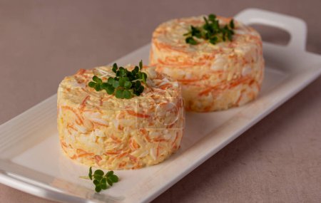 Téléchargez les photos : Photographie alimentaire de salade de fromage, oeufs, carotte, ail, mayonnaise - en image libre de droit