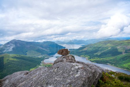 Foto de Paisaje fotografías de montañas, piedra, lago, pueblo, Glencoe, Escocia - Imagen libre de derechos