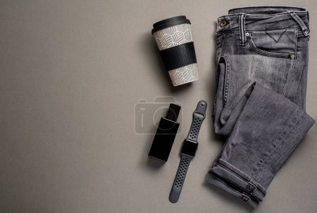 Foto de Fotografía de cosas de hombres, reloj, jeans, pulsera - Imagen libre de derechos