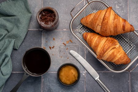 Foto de Fotografía de alimentos de croissant, café, desayuno - Imagen libre de derechos
