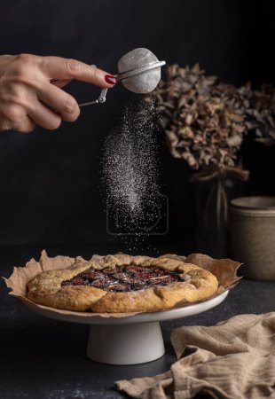 Téléchargez les photos : Photographie culinaire de galette avec figues, dessert, pâtisserie, cuisson, fond - en image libre de droit