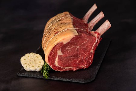 Téléchargez les photos : Photographie d'aliments de bœuf cru, filet, filet, viande, surlonge, longe, steak, bifteck, boucherie - en image libre de droit