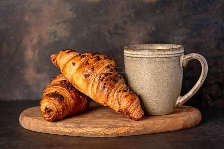 Foto de Fotografía gastronómica de Croissant, Café, Cappuccino, Desayuno, Cafeína, Horneado, Gourmet, Comer, Latte, Mesa, Restaurante, Café - Imagen libre de derechos