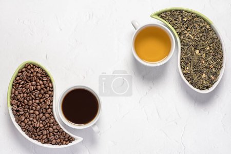 Foto de Fotografía en blanco del café; té verde; hierba; haba; elección; elegir; hierbas; cafeína; seco; natural; bebida; pétalo; bebida; textura - Imagen libre de derechos