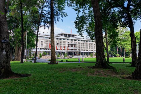 Téléchargez les photos : Ho Chi Minh, Viet Nam - 30 juin 2023 : Vue depuis le Palais de la Réunification, monument historique à Ho Chi Minh-Ville, Vietnam ou Palais de l'Indépendance (DINH THONG NHAT) était la maison et le lieu de travail du Président du Sud Vietnam. - en image libre de droit