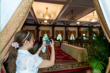 Téléchargez les photos : Ho Chi Minh, Viet Nam - 30 juin 2023 : Salle de conférence du Palais de la Réunification, Ho Chi Minh-Ville, Vietnam. C'était un palais anciennement connu sous le nom de palais de l'indépendance. - en image libre de droit