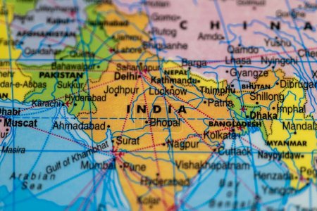 Téléchargez les photos : Cette image montre un gros plan du pays de l'Inde sur une carte. La carte est très détaillée, montrant les frontières du pays. - en image libre de droit