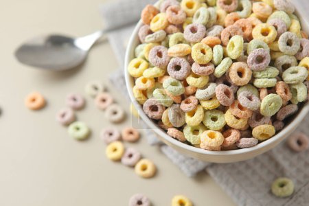 Foto de Anillos de maíz multicolores para el desayuno - Imagen libre de derechos