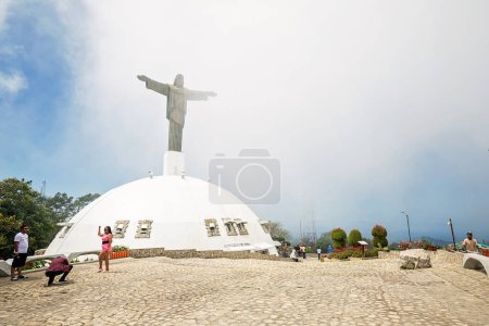 Téléchargez les photos : République dominicaine, Puerto Plata, 10 mars 2024 : Statue du Christ Rédempteur au sommet du mont Isabel de Torres - en image libre de droit