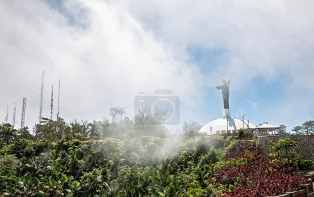 Téléchargez les photos : République dominicaine, Puerto Plata, 10 mars 2024 : Statue du Christ Rédempteur au sommet du mont Isabel de Torres - en image libre de droit