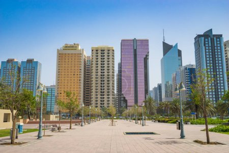 Téléchargez les photos : Panorama des gratte-ciel modernes à Abu Dhabi, Émirats unis - en image libre de droit