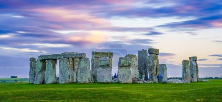 Foto de Stonehenge al atardecer en Reino Unido - Imagen libre de derechos