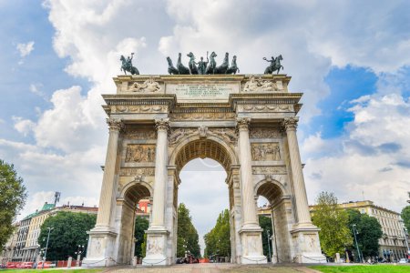 Foto de Vista de cerca del Arco della Pace (Arco de la Paz), Porta Sempione, Milán, Italia - Imagen libre de derechos