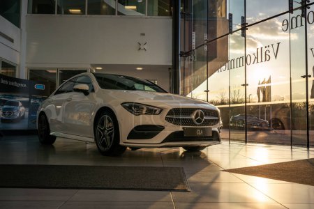 Téléchargez les photos : Mercedes Benz CLA 2020 modèle exposé : : Milton Keynes, Angleterre-Mars, 2020 - en image libre de droit