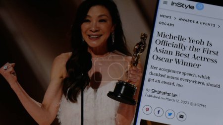 Téléchargez les photos : Forbes - Michelle Yeoh est officiellement la première actrice asiatique Oscar gagnant 2023. - en image libre de droit