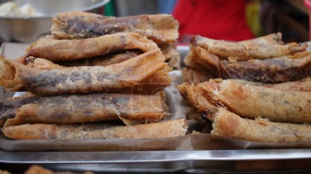 Téléchargez les photos : Pisang coklat (beignets au chocolat à la banane) - Gorengan comme takjil ou iftar food. Menu berbuka puasa. - en image libre de droit