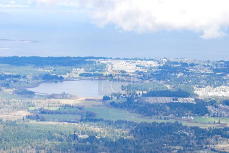 Téléchargez les photos : Nanaimo, Colombie-Britannique vue du sommet du mont Benson - en image libre de droit