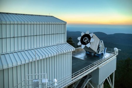 Téléchargez les photos : Le télescope de l'observatoire Apache Point utilisé pour le Sloan Digital Sky Survey ou SDSS est une imagerie multi-spectrale majeure et une étude spectroscopique à décalage vers le rouge. - en image libre de droit