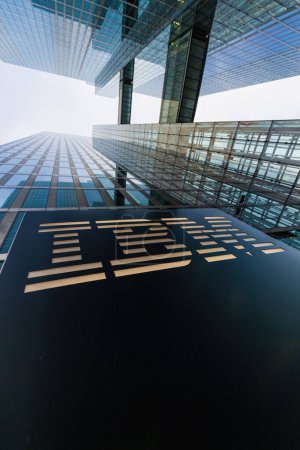 Téléchargez les photos : Le logo IBM au siège européen à Munich - en image libre de droit