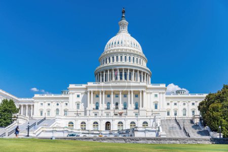 Foto de El Capitolio de Estados Unidos en Washington DC, frente a la ciudad - Imagen libre de derechos
