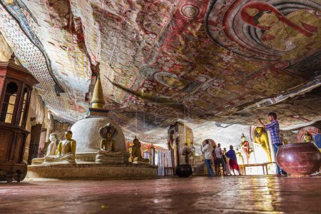 Téléchargez les photos : Temple de la grotte historique de Dambulla au Sri Lanka - en image libre de droit