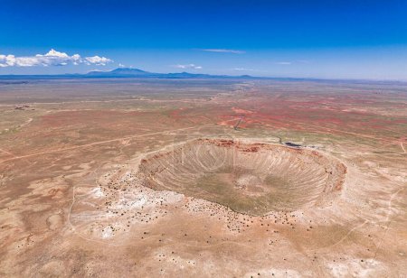 Téléchargez les photos : Baringer ou Meteor Crater Natural Landmark en vue aérienne - en image libre de droit