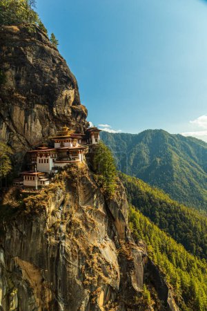 Téléchargez les photos : Vue du monastère de Taktshang sur la montagne à Paro, Bhoutan - en image libre de droit