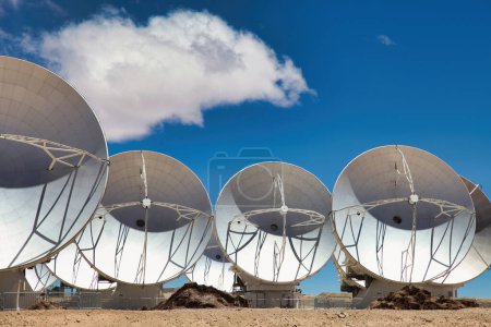 Téléchargez les photos : Réseau de radiotélescope ALMA sur le plateau de Chajnantor - en image libre de droit