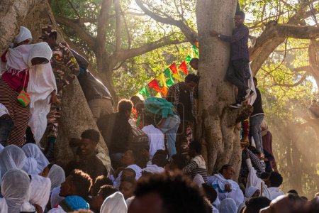 Téléchargez les photos : Les gens se rassemblent au festival Timkat au bain Fasilides à Gondar, en Éthiopie - en image libre de droit