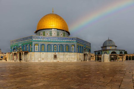 Foto de Ciudad Vieja de Jerusalén con arco iris y Cúpula de la Roca. - Imagen libre de derechos