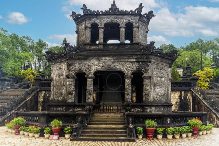 Pavillon du sanctuaire dans la tombe impériale Khai Dinh