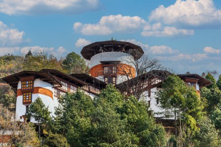 Téléchargez les photos : Rotonde au-dessus du complexe principal de Trongsa Dzong - en image libre de droit
