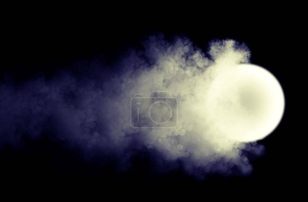 Téléchargez les photos : Fond abstrait, boule flamboyante avec nuages et fumée sur fond noir. Photo de haute qualité - en image libre de droit