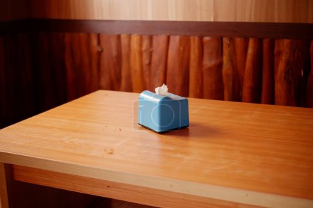 Foto de Primer plano de la caja con servilleta en la cafetería - Imagen libre de derechos