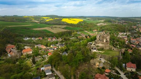 Luftaufnahme der mittelalterlichen Burg Bolków in Niederschlesien, Polen.