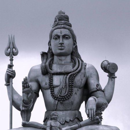eine der größten Statuen von Lord Shiva