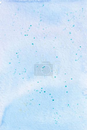 Téléchargez les photos : Aquarelle texturée fond bleu clair avec des éclaboussures de peinture bleu foncé. Texture du papier - en image libre de droit