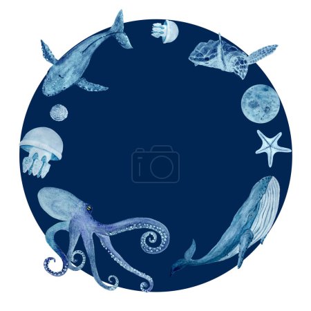 Téléchargez les photos : Aquarelle Sea life bleu monochromatique cadre rond isolé sur blanc. Couronne de haute qualité dessinée à la main. Idéal pour le textile, les souvenirs, les affiches, les billets, les éco-matériaux, le décor et le design de cartes. - en image libre de droit
