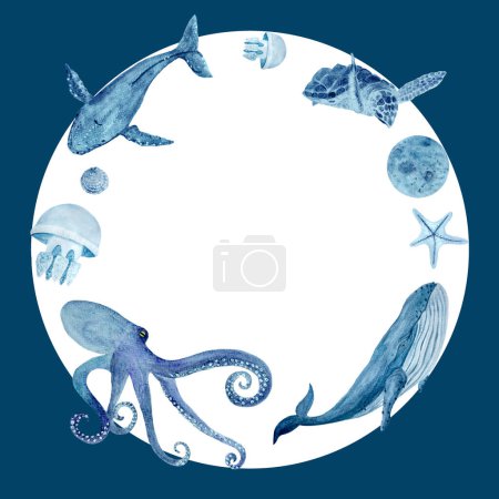 Téléchargez les photos : Aquarelle Sea life bleu monochromatique cadre rond isolé sur blanc. Couronne de haute qualité dessinée à la main. Idéal pour les carnets, les souvenirs, les affiches, les billets, les éco-matériaux, le décor et le design de cartes. - en image libre de droit