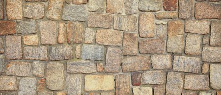 Téléchargez les photos : La beauté robuste de la texture du mur de pierre révèle la force et l'histoire. Un symbole de résilience, d'authenticité et de passage du temps gravé dans chaque crevasse - en image libre de droit