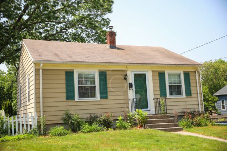 casas estadounidenses suburbanas simbolizan la comodidad, la vida familiar, la comunidad, el sueño americano, y una representación por excelencia de la vida residencial