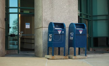Téléchargez les photos : Boîte aux lettres dans un immeuble de bureaux publics à Washington DC - en image libre de droit