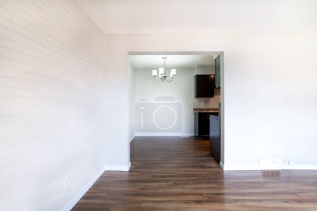 Foto de Habitación vacía y cocina con paredes de ladrillos blancos. Diseño de interiores. renderizado 3d - Imagen libre de derechos